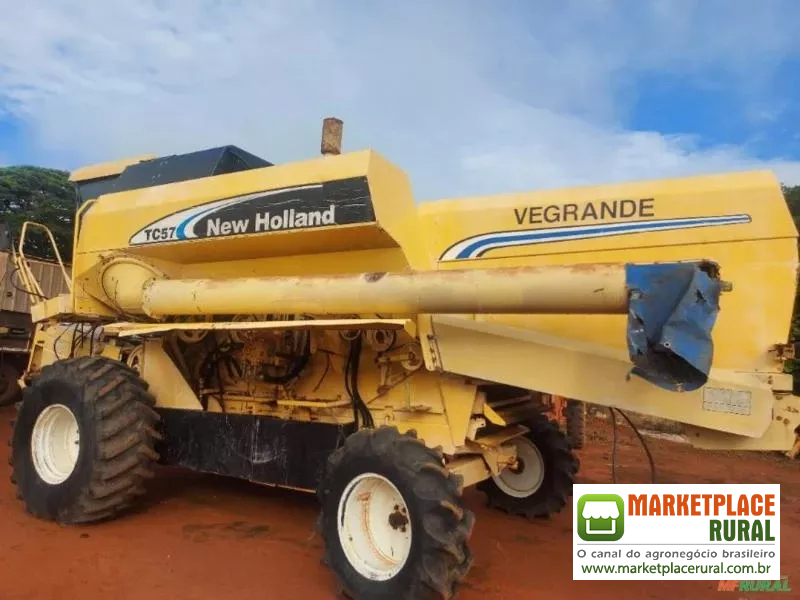 Colheitadeira new holland tc 57 ano 2004