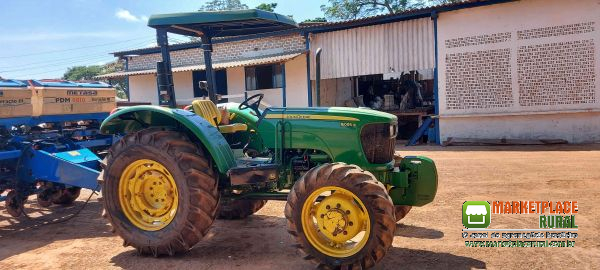 Trator John Deere 5055E