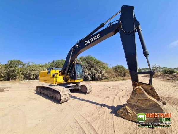 ESCAVADEIRA JOHN DEERE