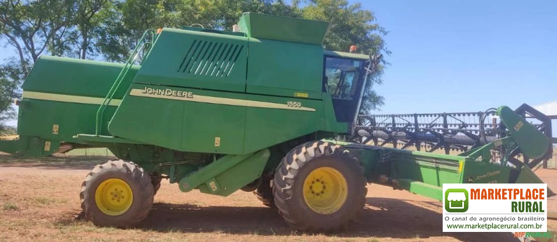 Colheitadeira John Deere 1550 2004 plat 23 pés