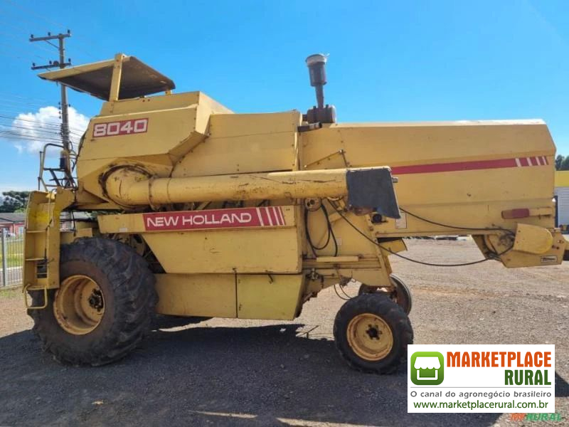 Colheitadeira New Holland 8040, 4x2, Ano 1988.