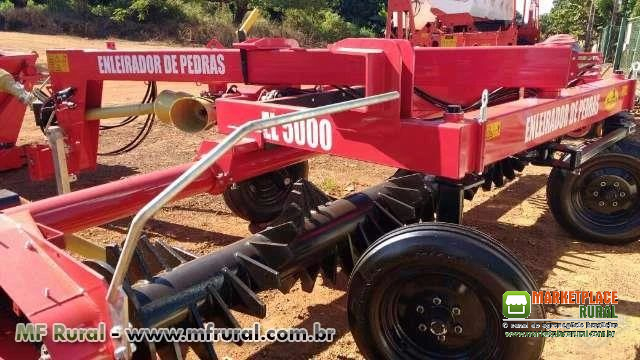 Distribuidor de adubo e Calcário