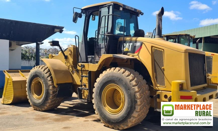 PÁ CARREGADEIRA CATERPILLAR 950H ANO 2013, ÚNICO DONO, COM 12.000 HORAS TRABALHADAS, OPERACIONAL