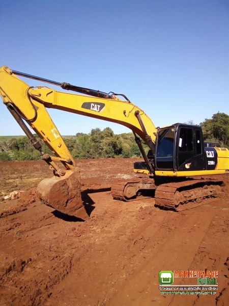 Escavadeira caterpillar 2013